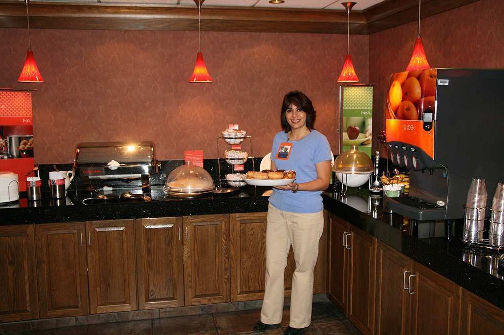 Hampton Inn & Suites Carson Stadt Restaurant foto