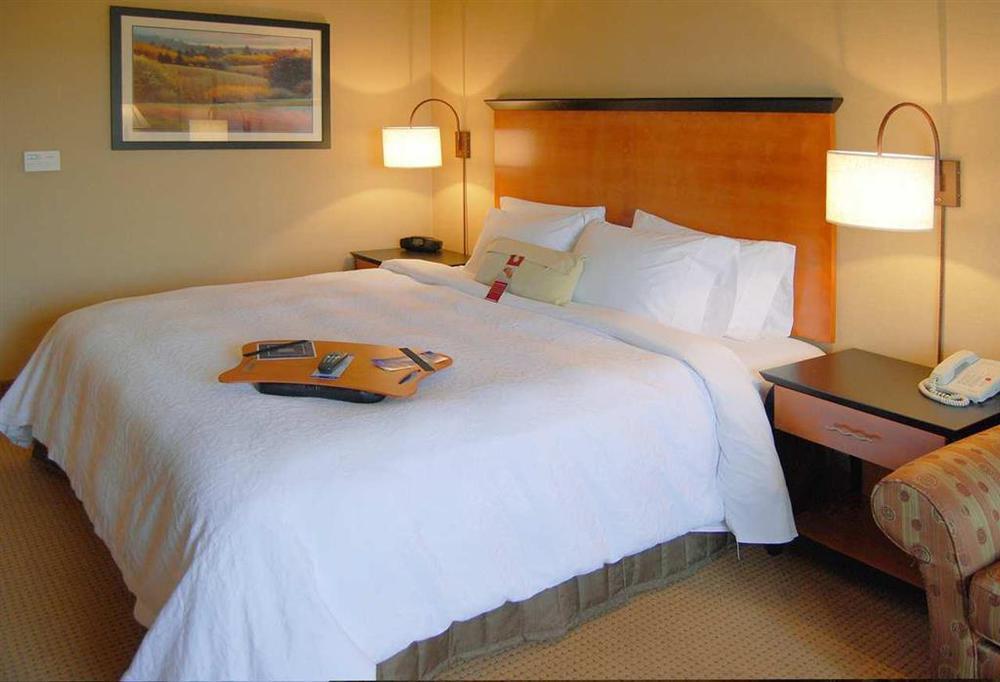 Hampton Inn & Suites Carson Stadt Zimmer foto